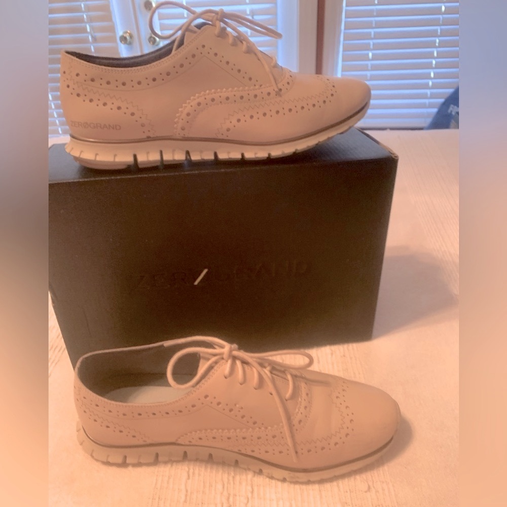 Cole Haan ZEROGRAND Wingtip Oxford Closed Hole Classy And Clean Cut Style